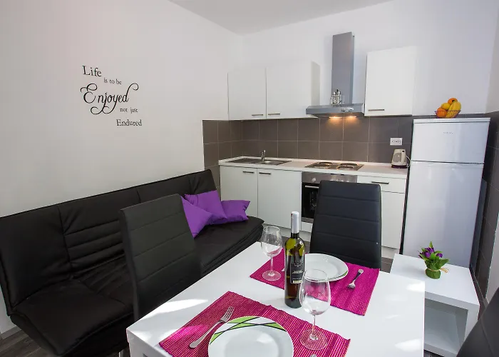 Hotel Roza 3*