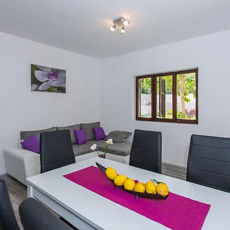 Roza Apartment