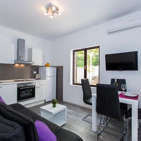 Roza Apartment *